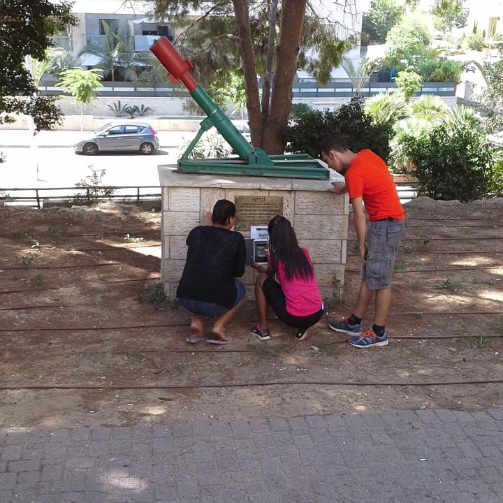 ילדים מצלמים בחוסמסה